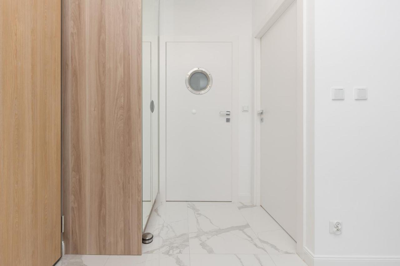 Cosy Apartment On Wola Goleszowska By Noclegi Renters Varsovie Extérieur photo